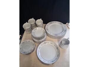 Diane Fine Porcelain China Dinnerware Set from Japan 37
